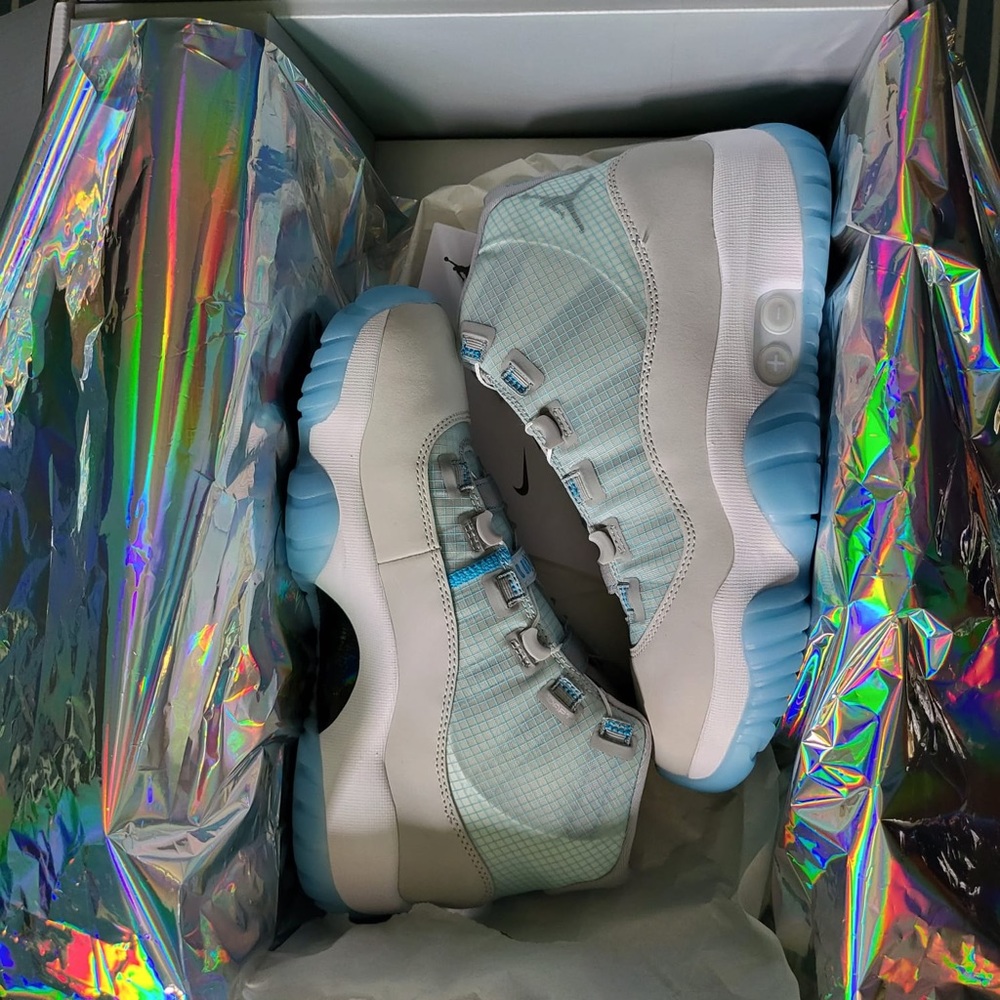 Jordan 11 Adapt powder blue